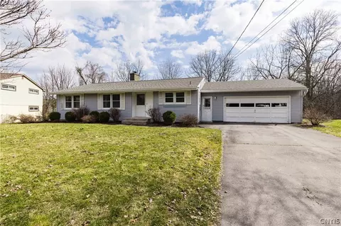 316 Southfield Dr, Fayetteville, NY 13066