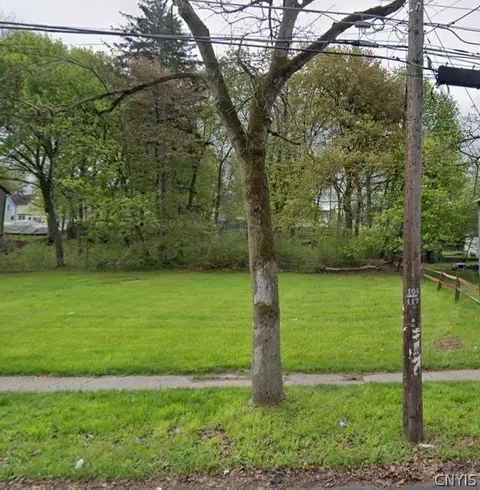 42 Orchard St, Auburn, NY 13021