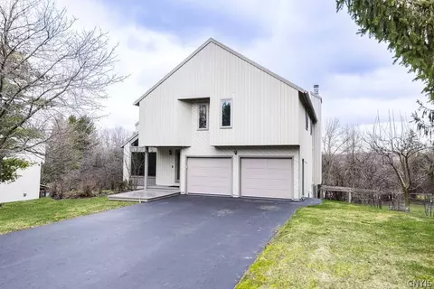 5305 Aquarius Dr, Syracuse, NY 13224