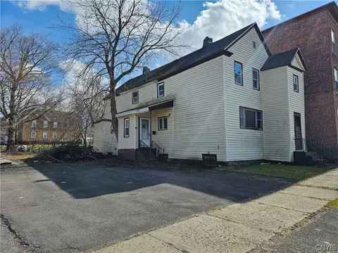 321 St Anthony St, Utica, NY 13501
