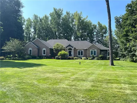 8262 Ashington Dr, Lysander, NY 13027