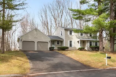 3978 Pawnee Dr, Salina, NY 13090