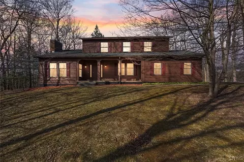 8065 Merrimac Dr, Manlius, NY 13104