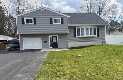 9 Mango Ln, Clay, NY 13090