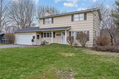 124 Woodmancy Ln, Fayetteville, NY 13066