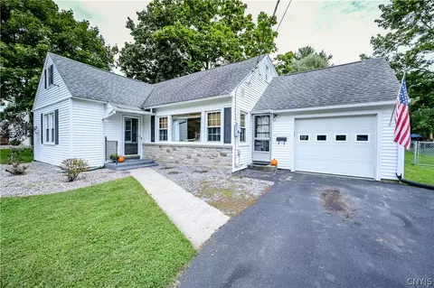 11 Old Orchard Rd, Utica, NY 13501