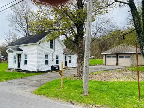 4167 Milton Ave, Camillus, NY 13031