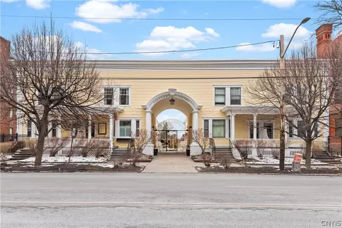 5 Genesee Ct, Utica, NY 13502