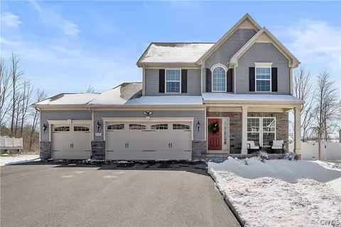 4446 Pace Ln, Clay, NY 13041