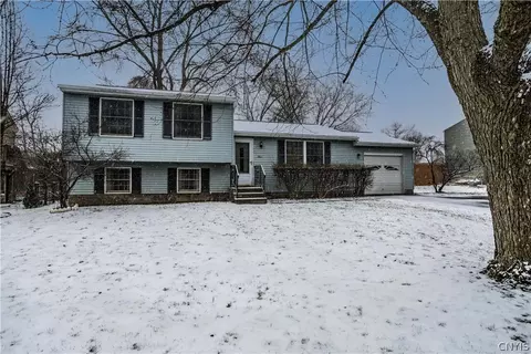7611 Aster Dr, Clay, NY 13088