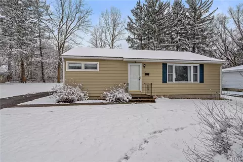 123 Bailey Dr, Onondaga, NY 13120