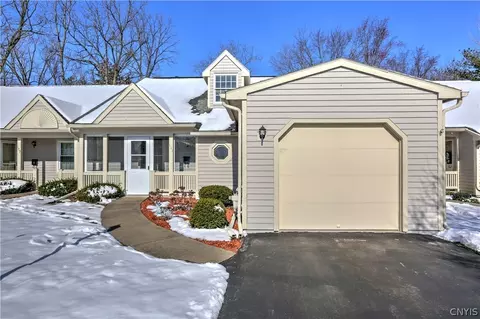 111 Foxmeadow Dr, Salina, NY 13088