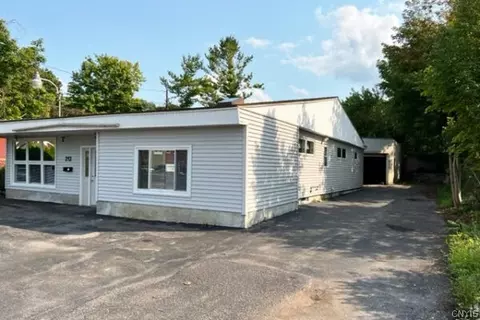 212 Tecumseh Rd, Syracuse, NY 13224