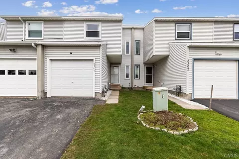 8304 Trevi Ln, Clay, NY 13041