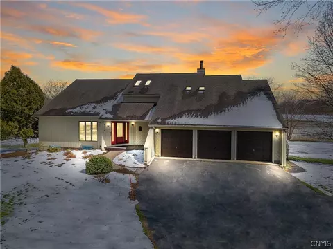 8354 Dunham Rd, Lysander, NY 13027