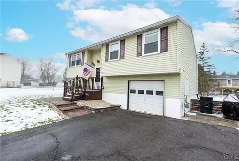 111 Crisfield Cir, Minoa, NY 13116