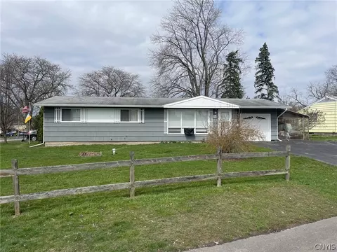 105 Royal Rd, Salina, NY 13088