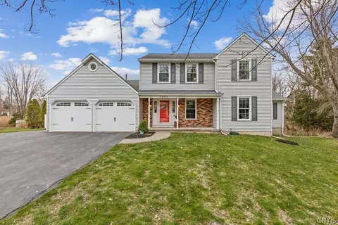 7660 Doubletree Cir, Syracuse, NY 13212