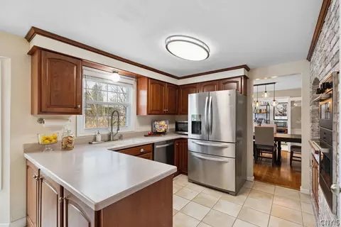 Kitchen - 7660 Doubletree Cir, Syracuse, NY 13212 photo 2 of 5