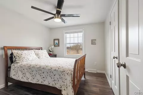Bedroom - 7660 Doubletree Cir, Syracuse, NY 13212 photo 8 of 8