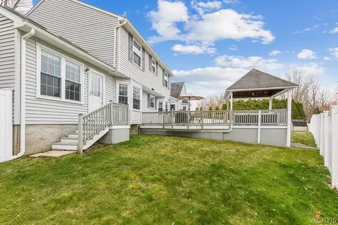 Exterior - 7660 Doubletree Cir, Syracuse, NY 13212 photo 7 of 10