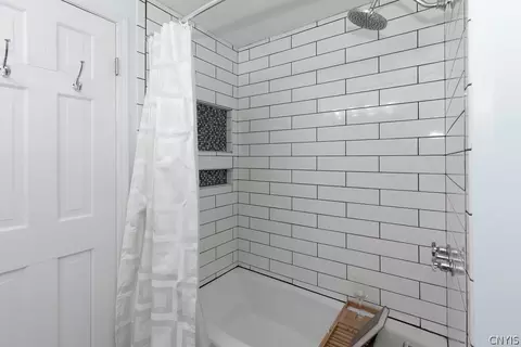 Bath - 7660 Doubletree Cir, Syracuse, NY 13212 photo 4 of 5