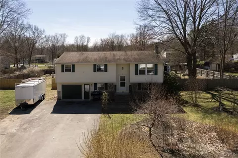 28 Maple View Dr, Schroeppel, NY 13132