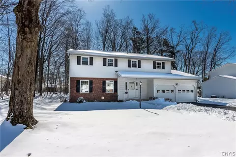 19 Chateau Dr, Whitestown, NY 13492