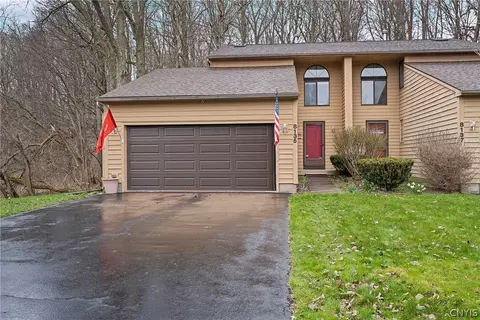 8135 Verbeck Dr, Manlius, NY 13104