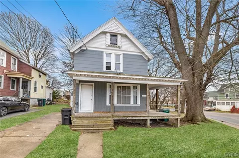 4 Lawrence St, Oswego, NY 13126