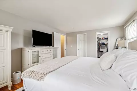 Bedroom - 12 Oriole Path, Liverpool, NY 13090 photo 5 of 6