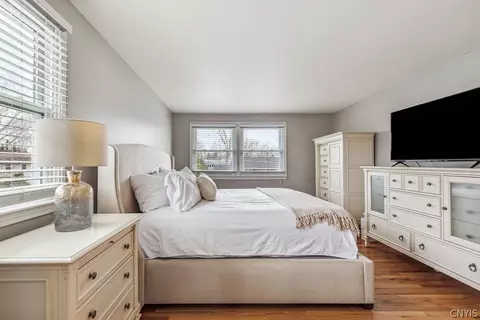 Bedroom - 12 Oriole Path, Liverpool, NY 13090 photo 4 of 6