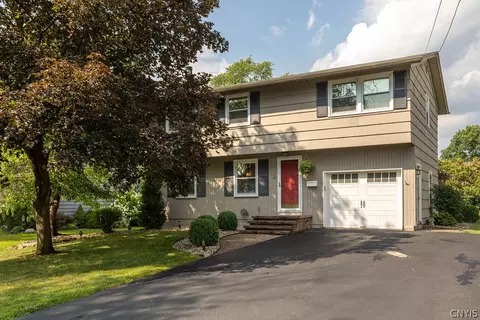 12 Oriole Path, Liverpool, NY 13090