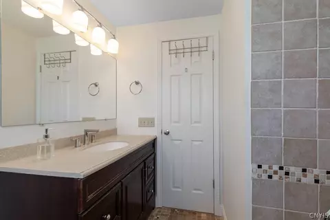 Bath - 12 Oriole Path, Liverpool, NY 13090 photo 3 of 4
