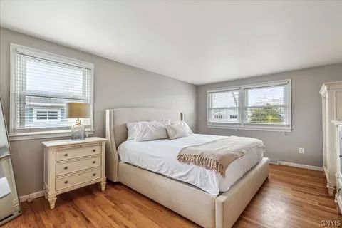 Bedroom - 12 Oriole Path, Liverpool, NY 13090 photo 3 of 6