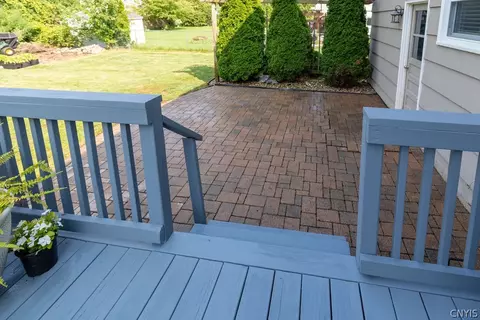 Exterior - 12 Oriole Path, Liverpool, NY 13090 photo 5 of 11