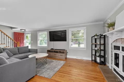 Living - 12 Oriole Path, Liverpool, NY 13090 photo 3 of 4