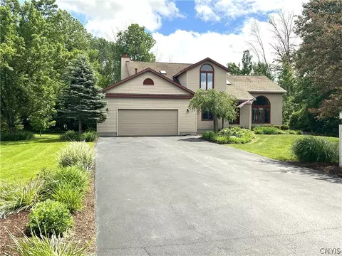 3273 Greenleafe Dr, Phoenix, NY 13135
