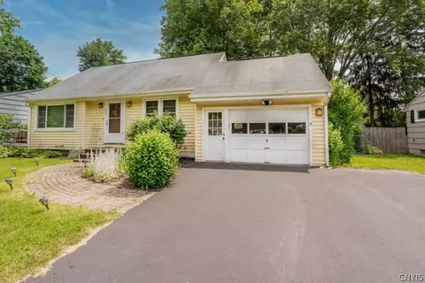 423 Manor Dr, East Syracuse, NY 13057