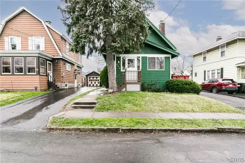 233 Malverne Dr, Syracuse, NY 13208