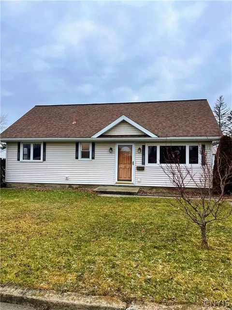 10 Johnathan Ln, Amsterdam, NY 12010