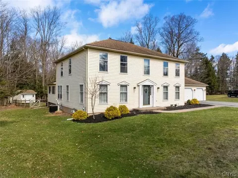 17 White Pine Rd, New Hartford, NY 13413