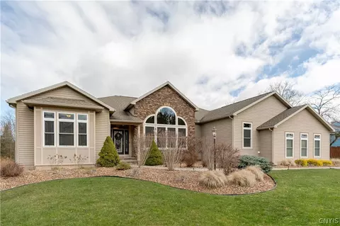 5544 Golden Heights Dr, Fayetteville, NY 13066