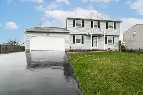 8570 Bayview Dr, Cicero, NY 13039