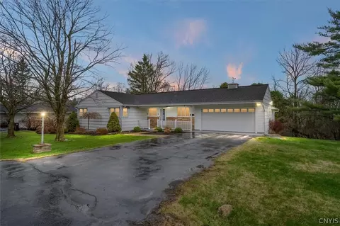32 S Hills Dr, New Hartford, NY 13413