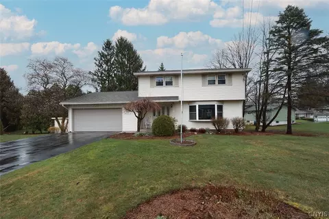 112 Craig Cir, Syracuse, NY 13214