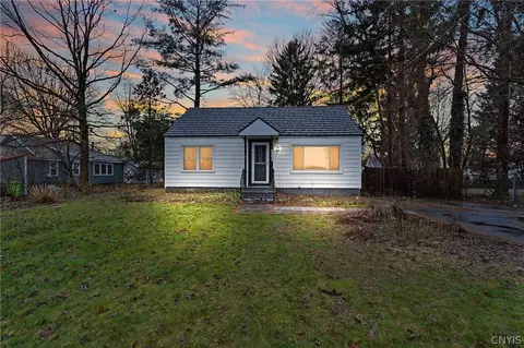 121 Grove St, North Syracuse, NY 13212