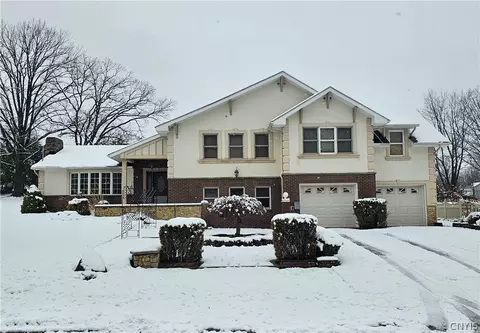 45 Pond Ln, Utica, NY 13501