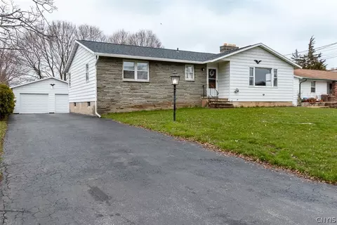 124 Bonnie Dr, Geddes, NY 13209