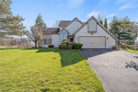 3640 Whispering Woods, Baldwinsville, NY 13027